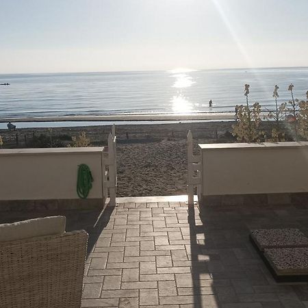 The Suite On The Beach Torvaianica Exteriör bild
