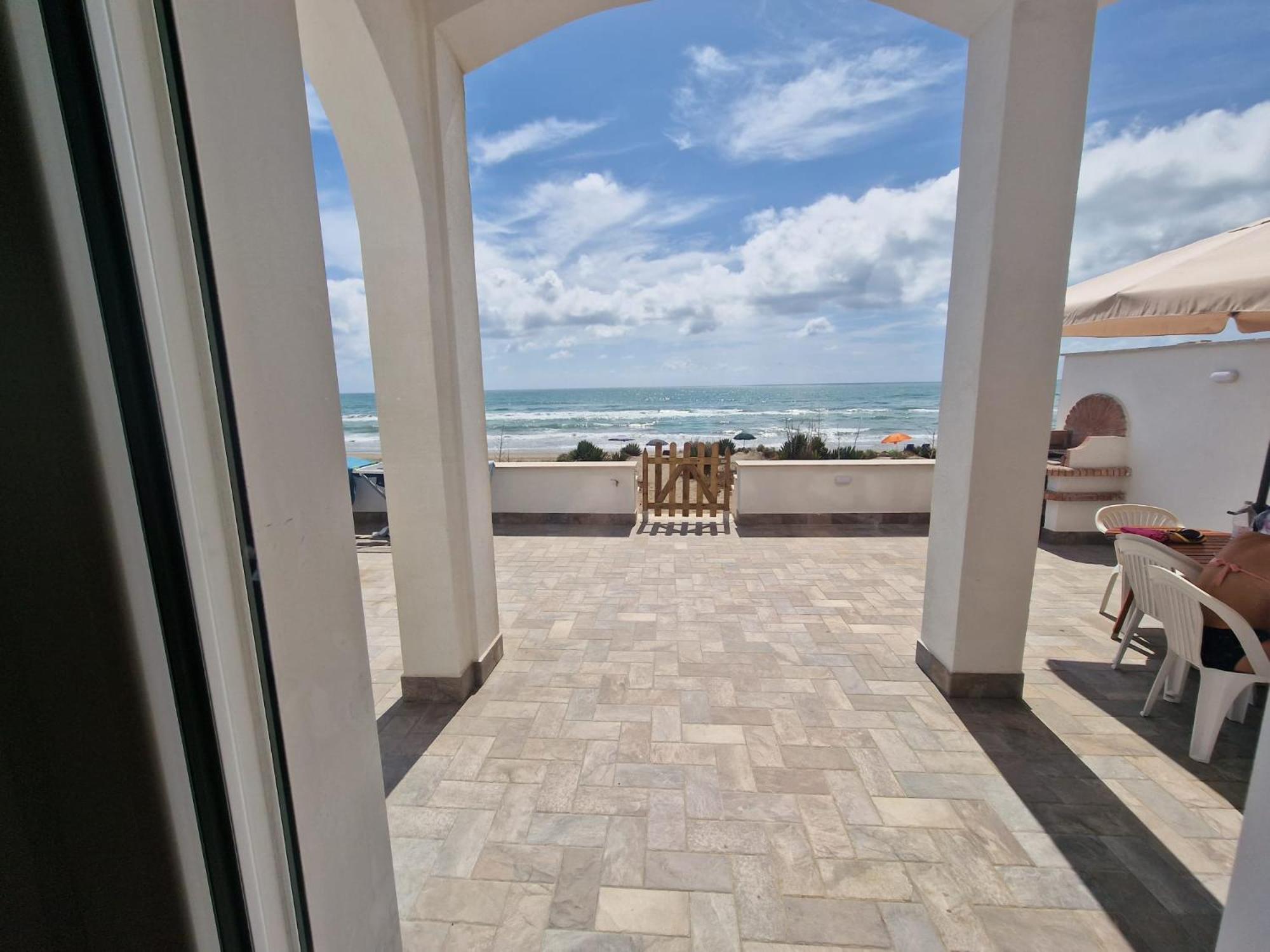 The Suite On The Beach Torvaianica Exteriör bild