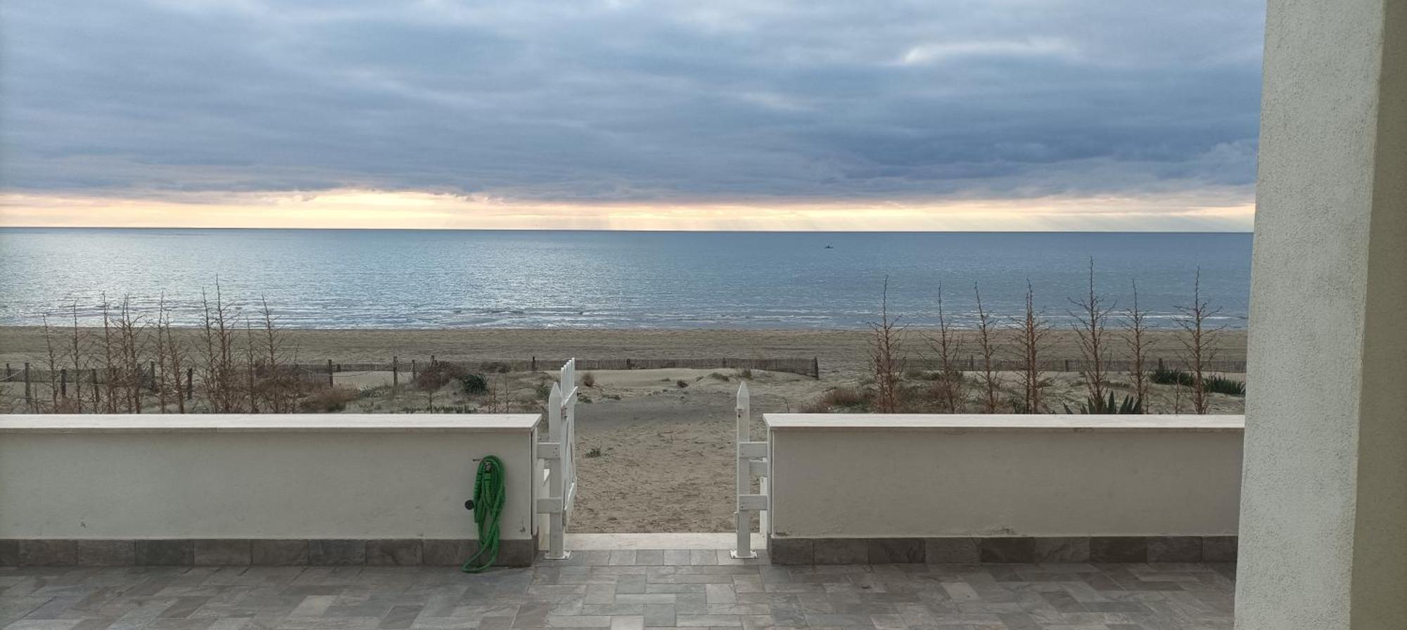 The Suite On The Beach Torvaianica Exteriör bild