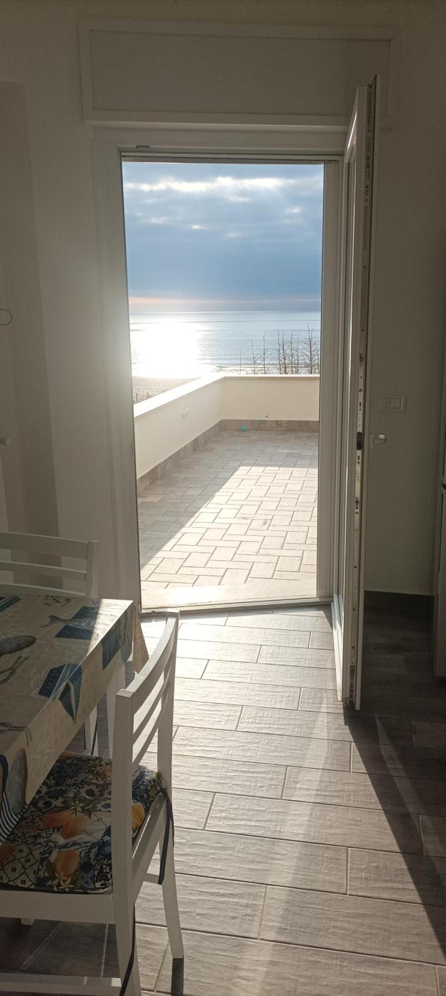 The Suite On The Beach Torvaianica Exteriör bild