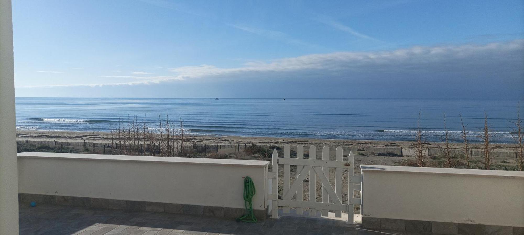 The Suite On The Beach Torvaianica Exteriör bild