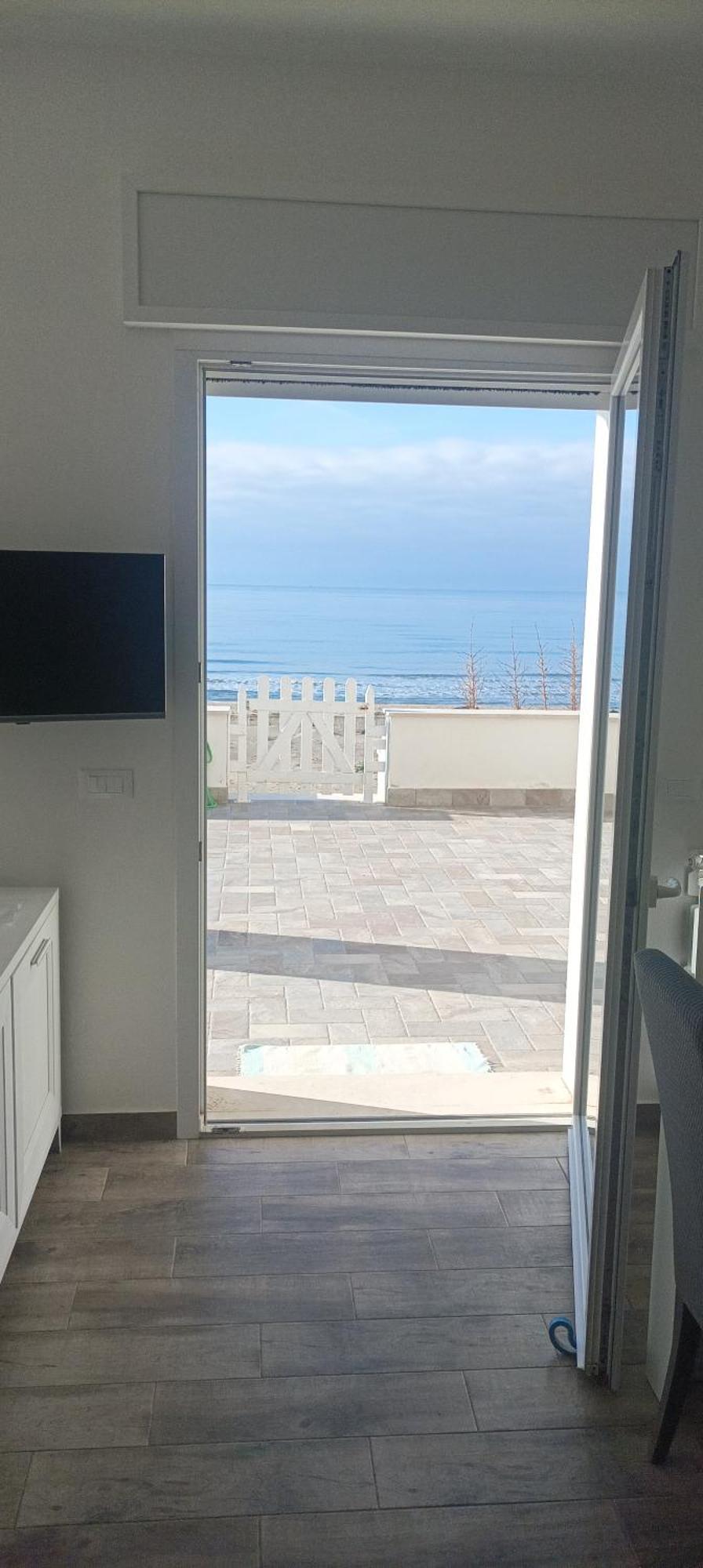 The Suite On The Beach Torvaianica Exteriör bild