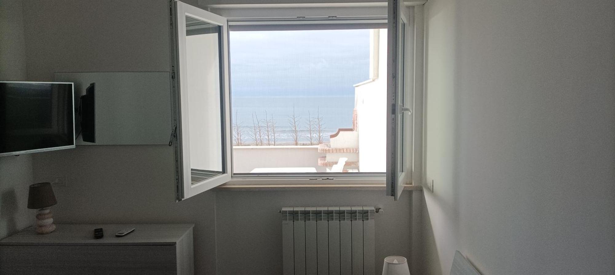The Suite On The Beach Torvaianica Exteriör bild